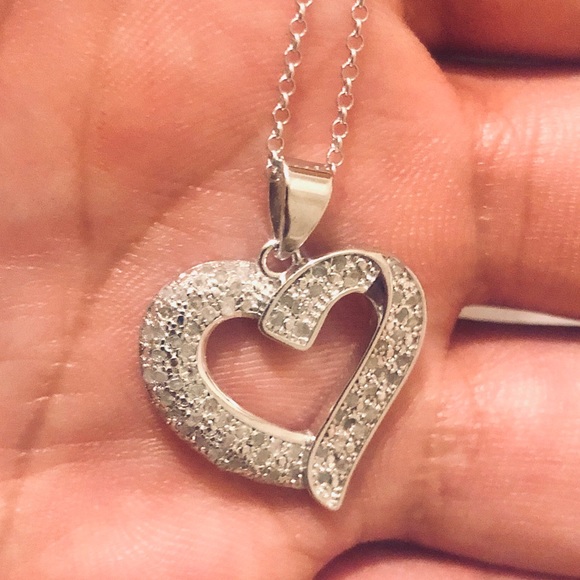 Sterling Silver Heart Pendant and chain - Picture 3 of 8
